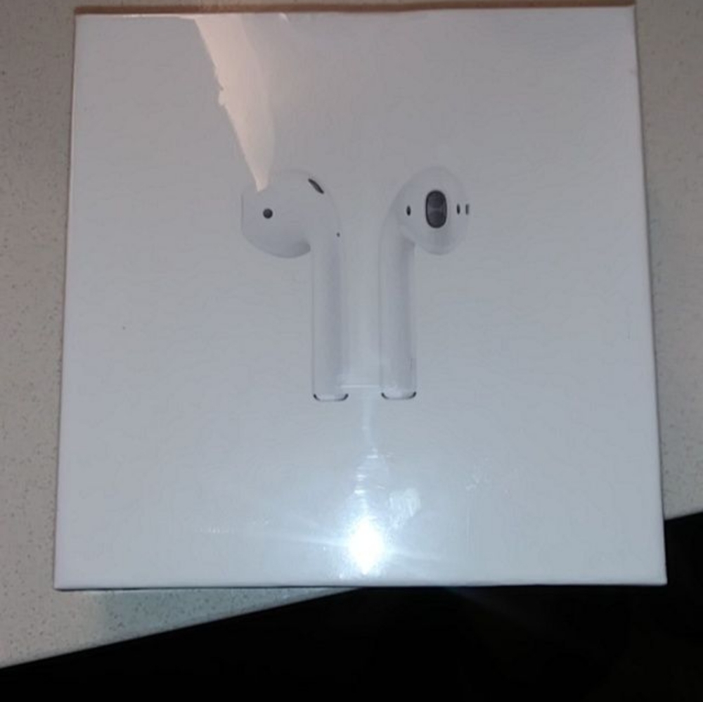 Second generation Apple Airpods